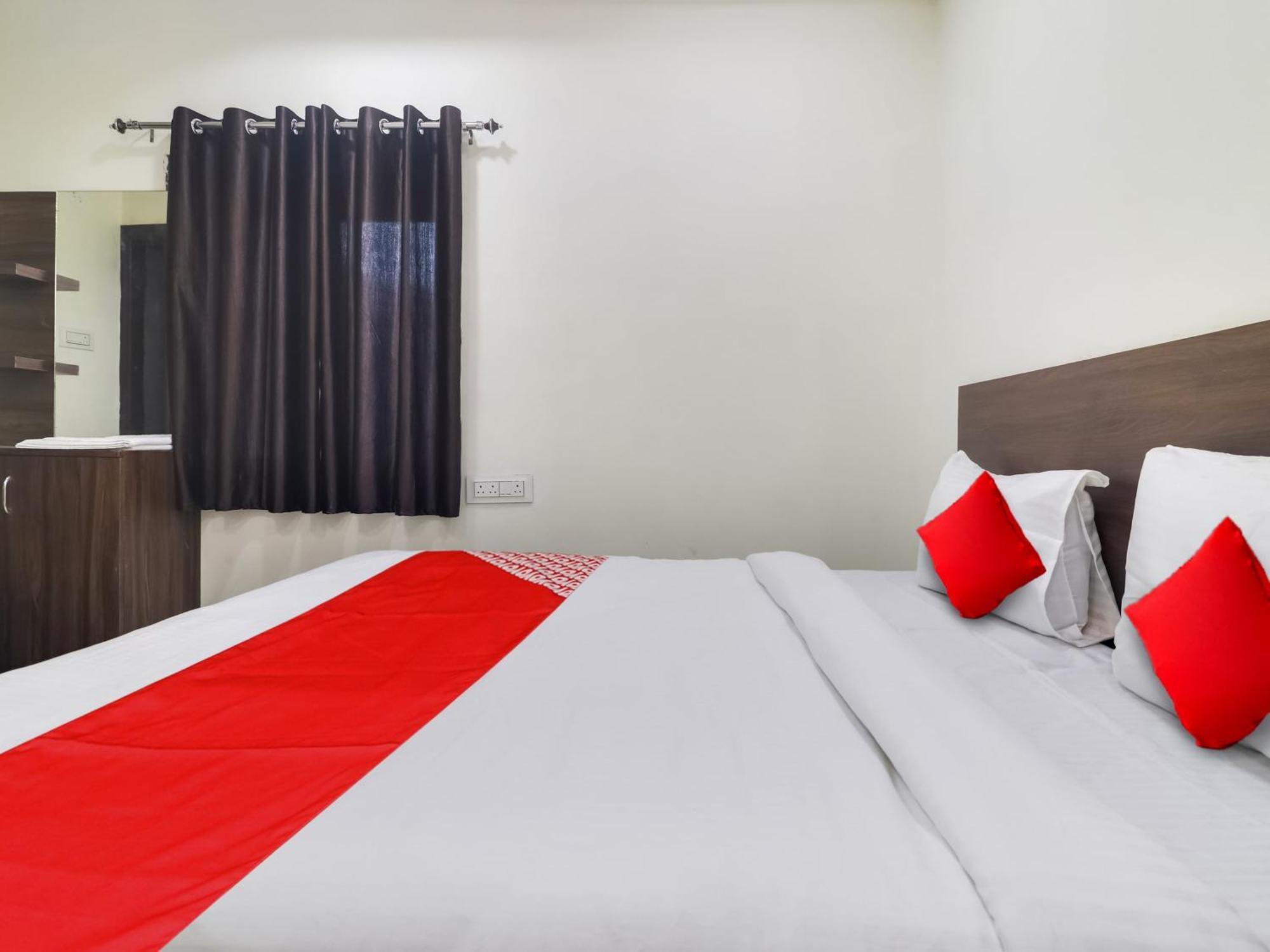 Hotel O Red Stone Hotels Hyderabad Bagian luar foto