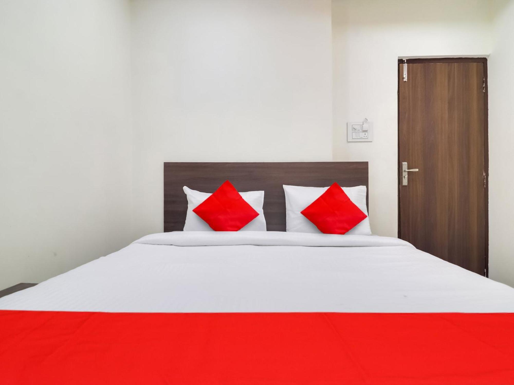 Hotel O Red Stone Hotels Hyderabad Bagian luar foto