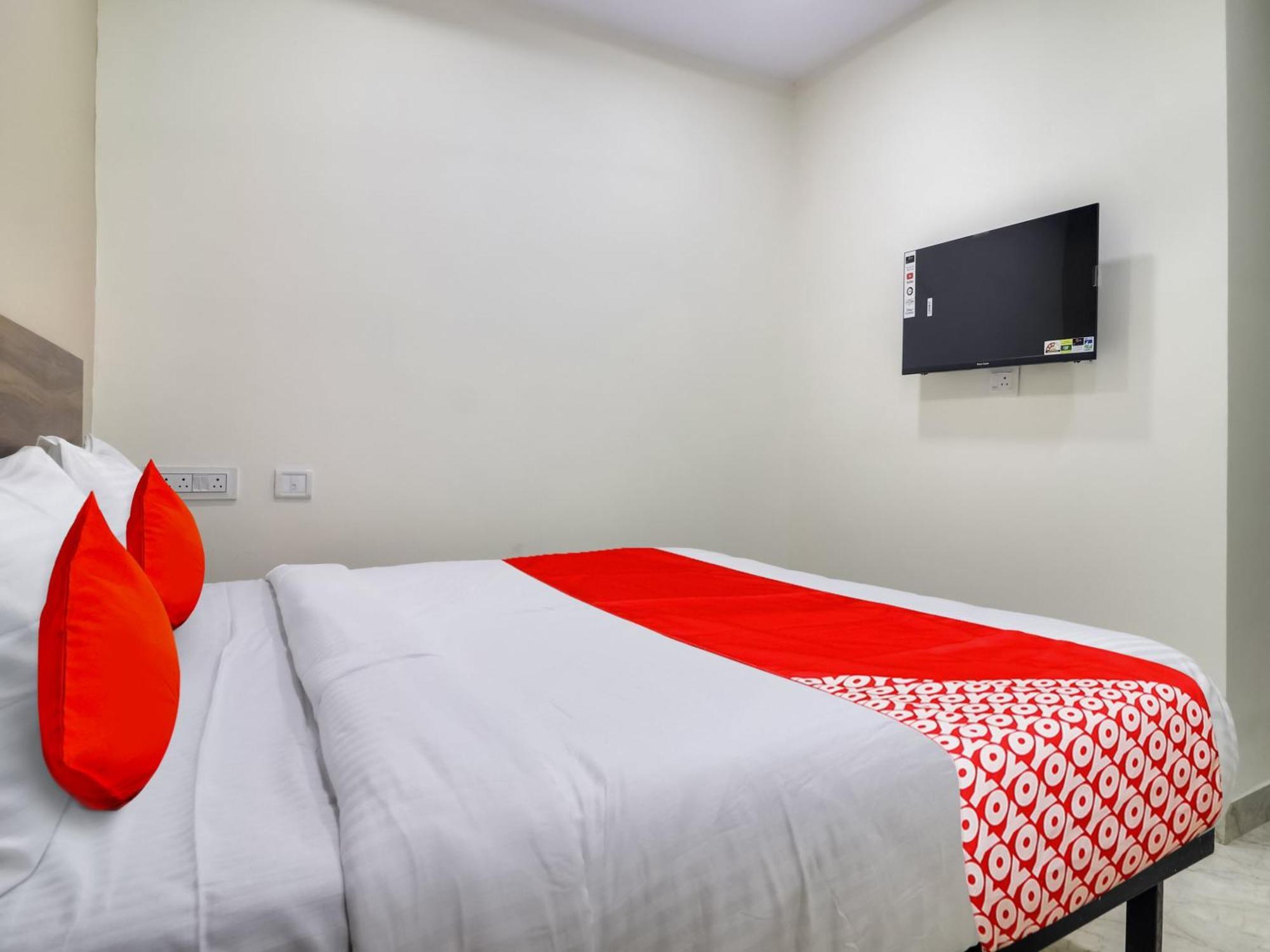 Hotel O Red Stone Hotels Hyderabad Bagian luar foto