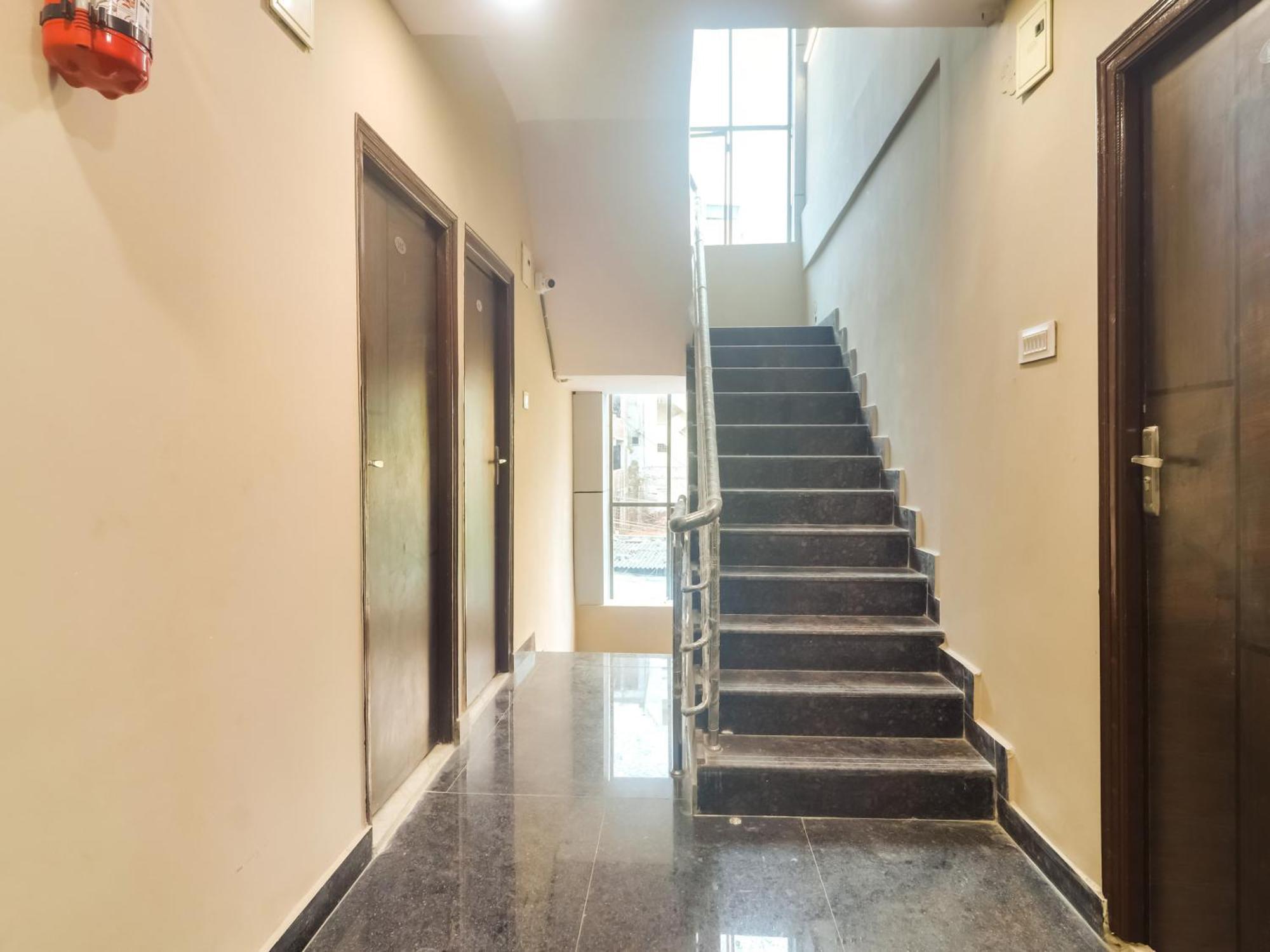 Hotel O Red Stone Hotels Hyderabad Bagian luar foto