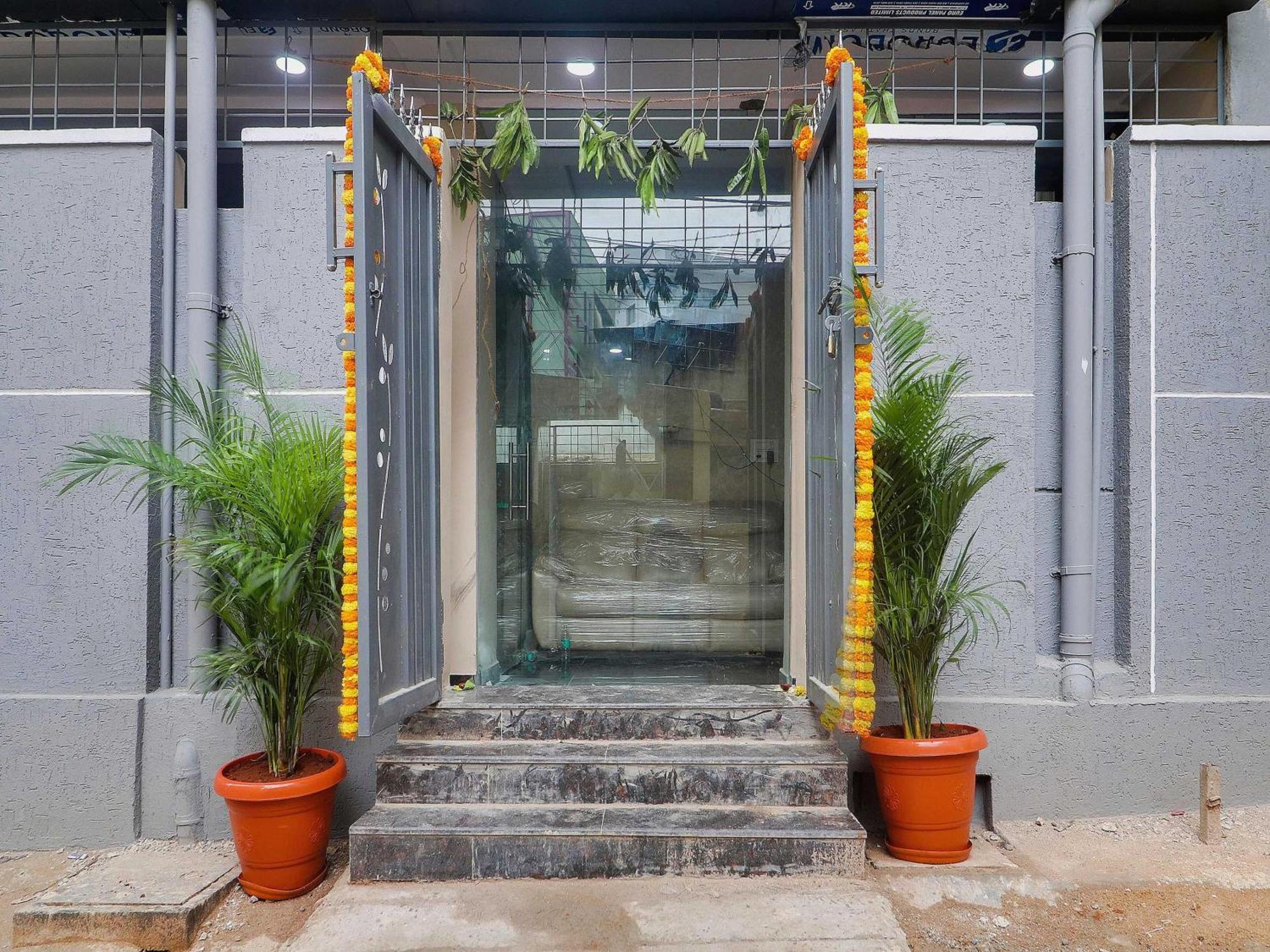Hotel O Red Stone Hotels Hyderabad Bagian luar foto